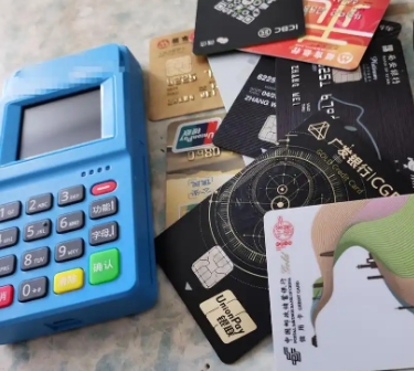 “还款日还款”,信用卡6年被收1.2万利息,咋回事?