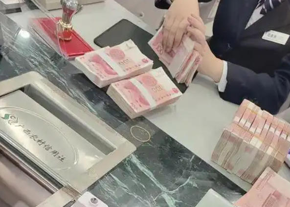 多款消费贷产品频频亮相朋友圈，银行消费贷“赶搭末班车”